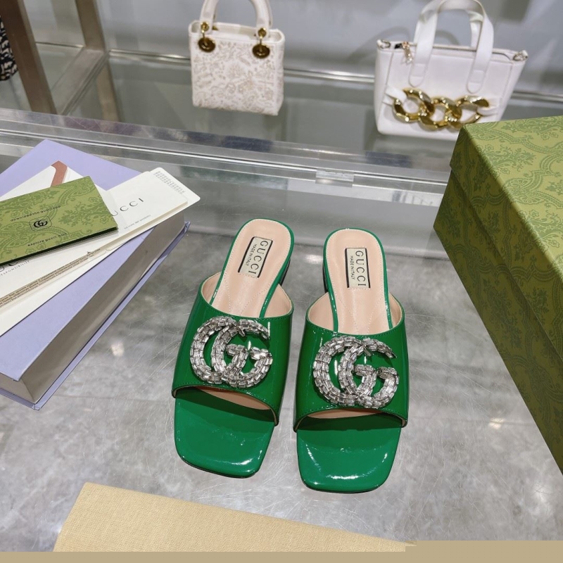 G*u*i slippers